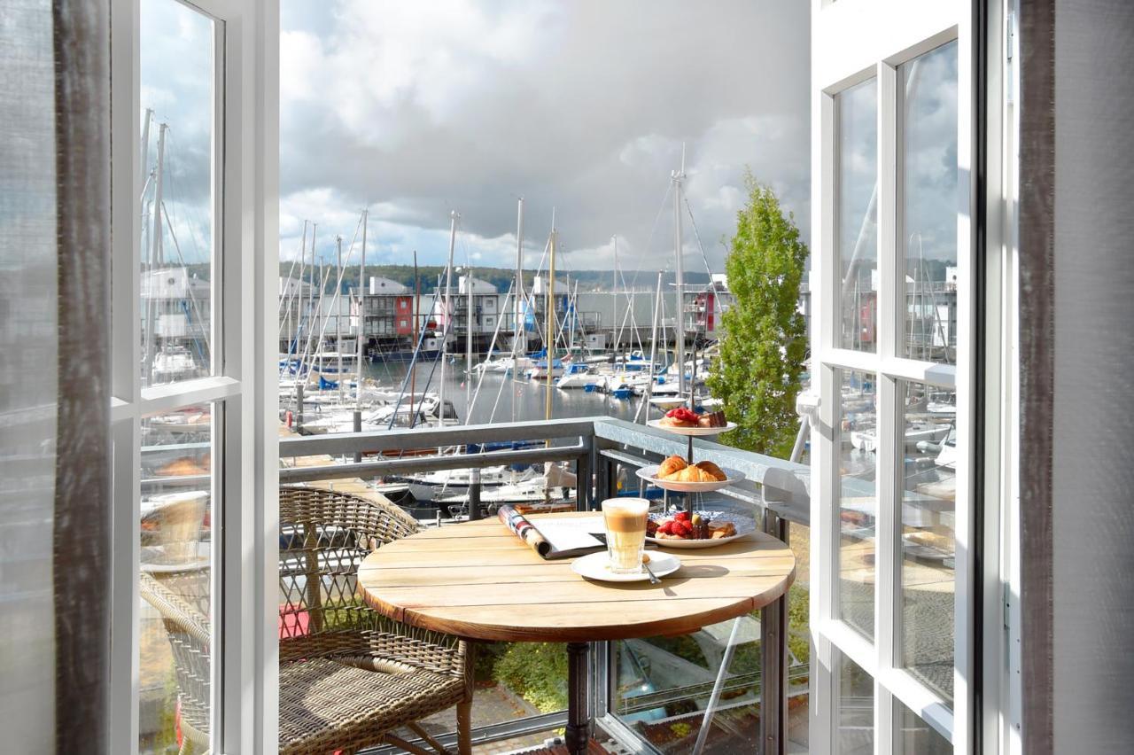 Das James Flensburg Exterior foto View of the marina from the hotel