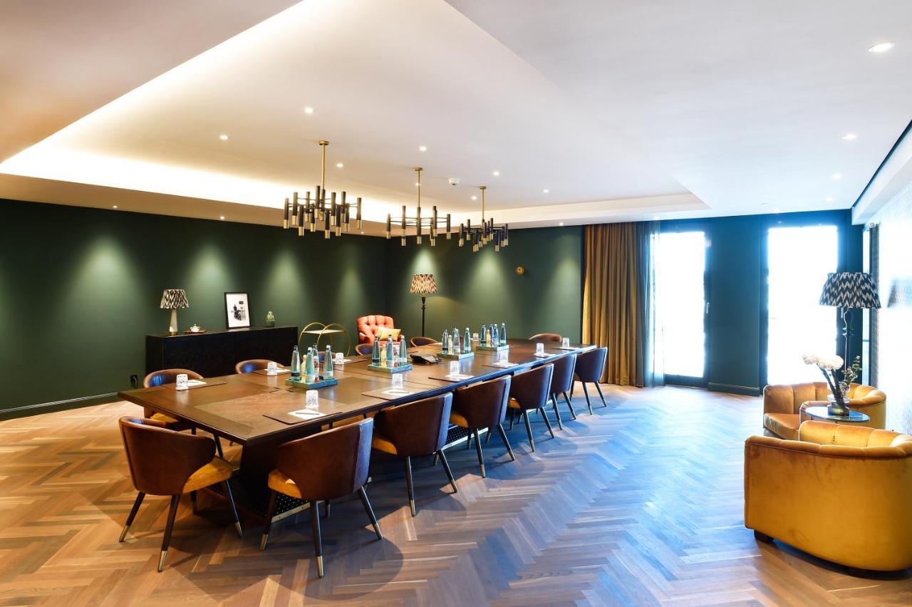 Das James Flensburg Exterior foto The Boardroom at The Ivy Collection